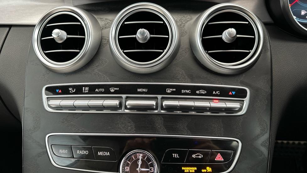 Air Conditioning /Dual Climate Control 