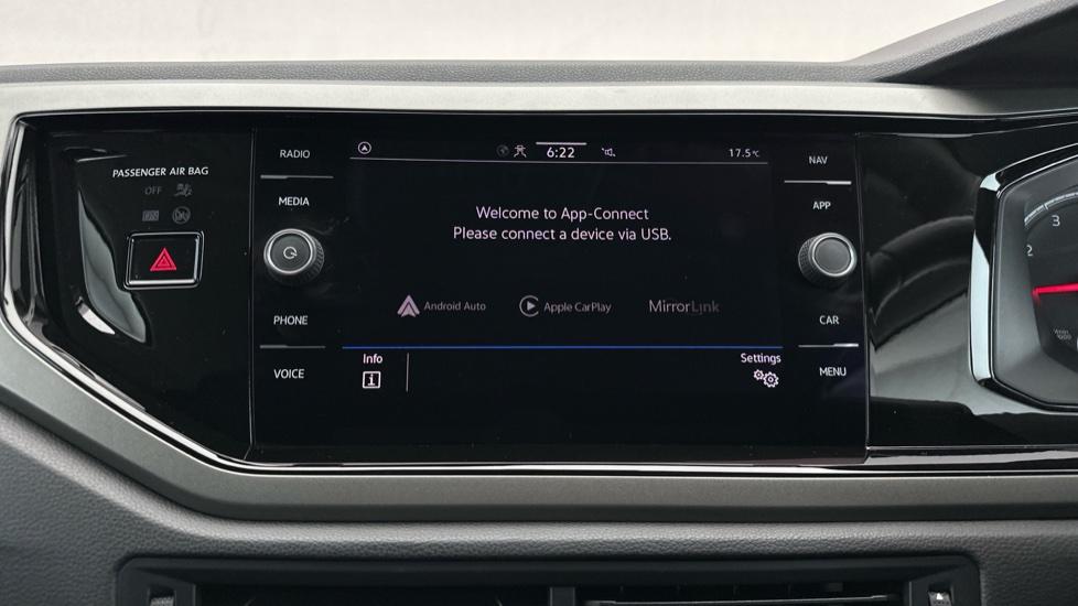 Apple Car Play & Android Auto