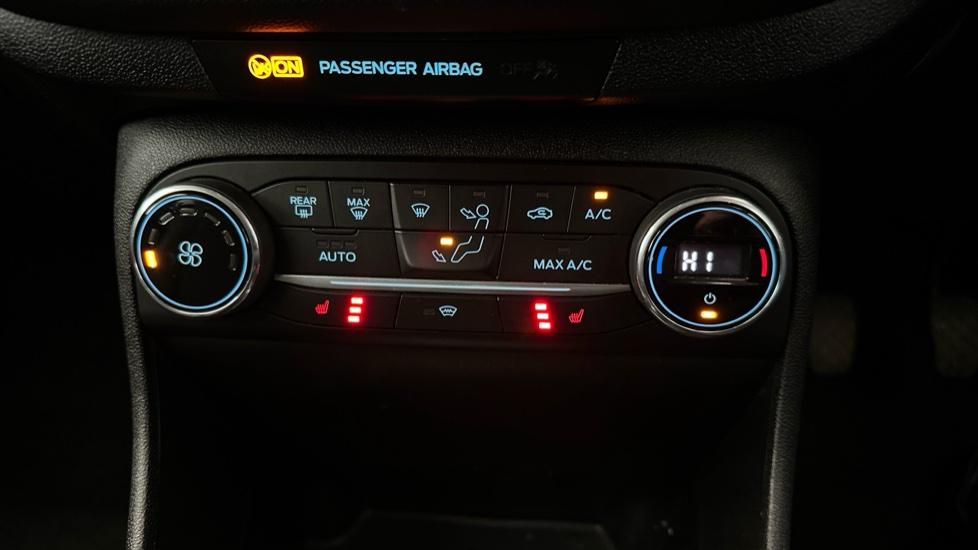 Air Conditioning  / Heated Seats 