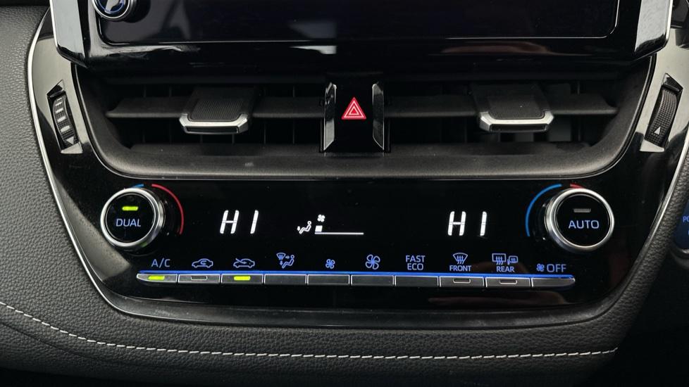 Dual Climate Control  / Air Conditioning 