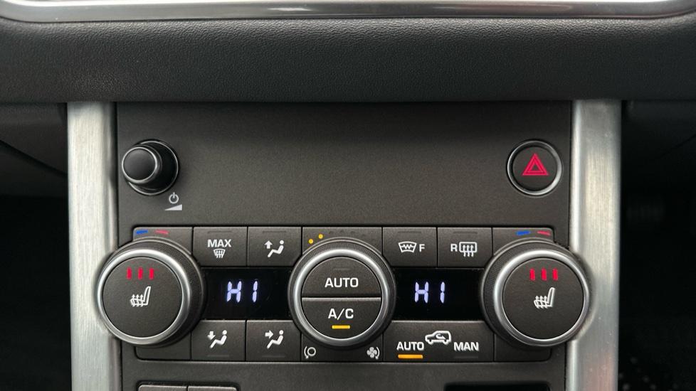 Dual Climate Control  / Air Conditioning  / Heated Seats 