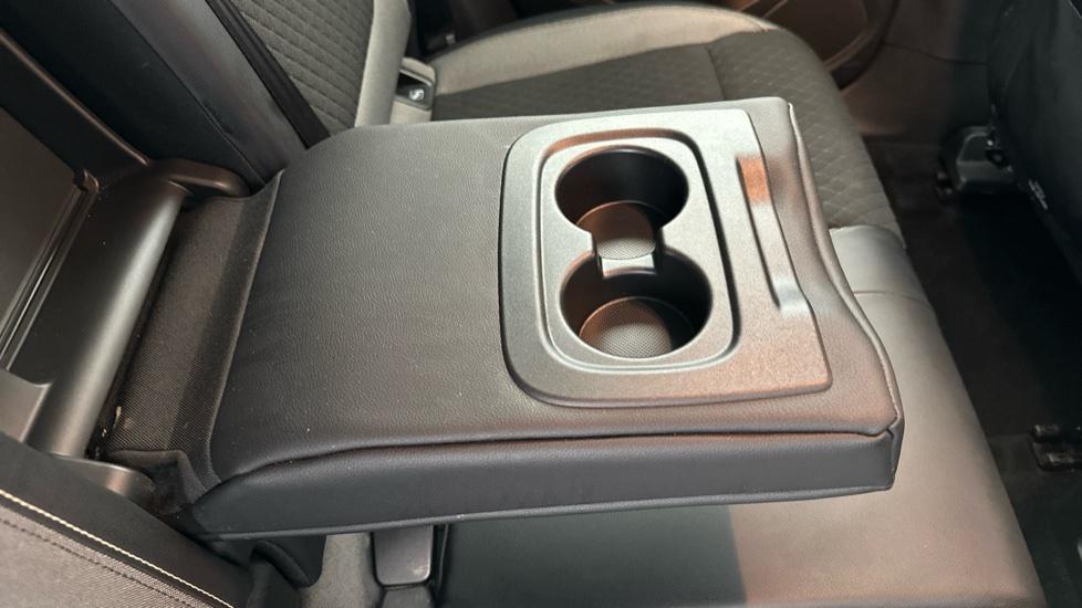 Rear Armrest/ Cup Holder