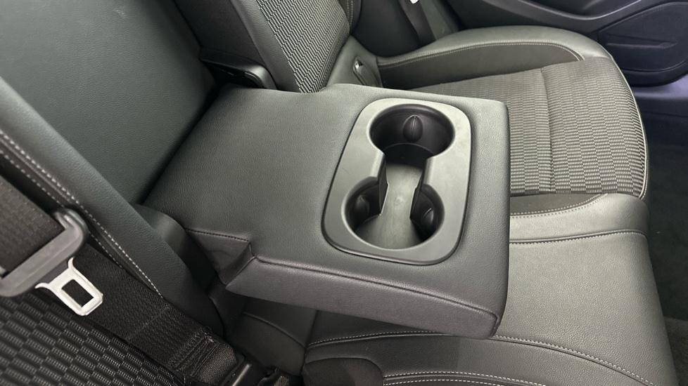 Rear Armrest/ Cup Holder