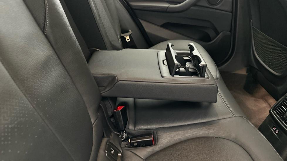 Rear Armrest/ Cup Holder