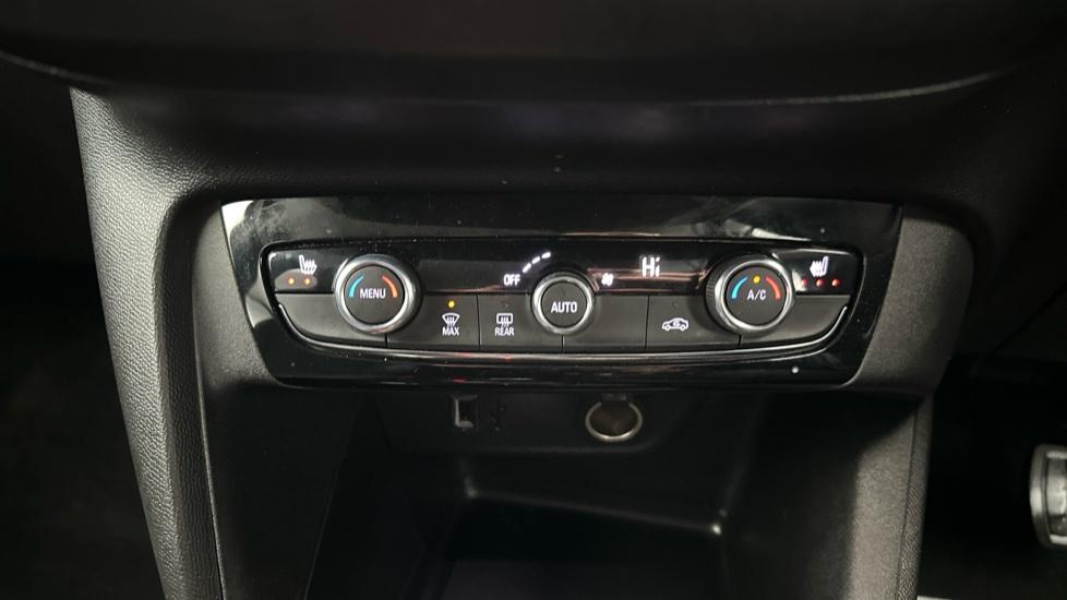 Air Conditioning /Dual Climate Control /Heated Seats 