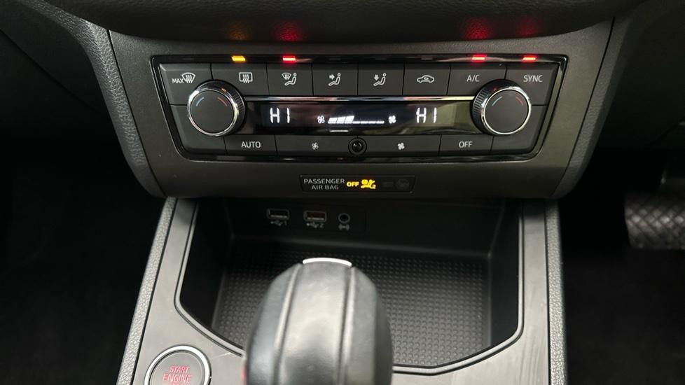 Dual Climate Control / Air Conditioning 