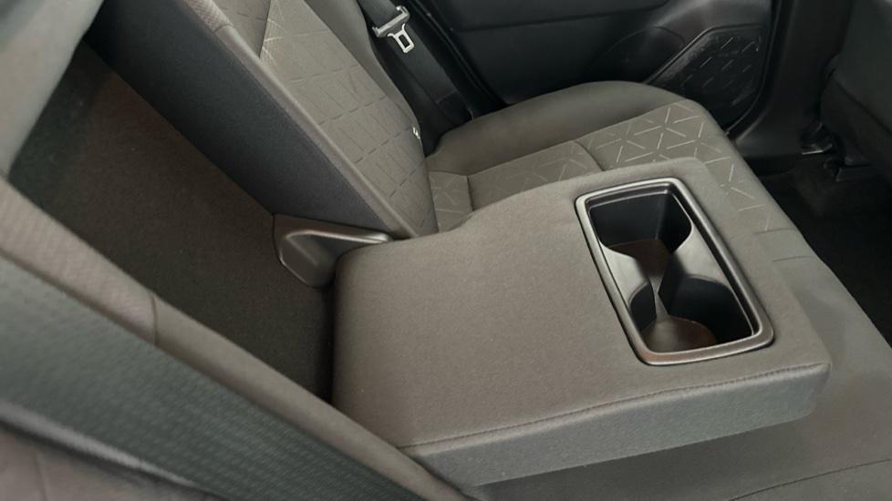 Rear Armrest/ Cup Holder