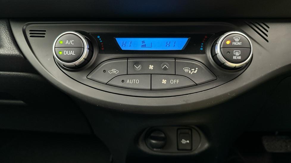 Dual Climate Control / Air Conditioning 