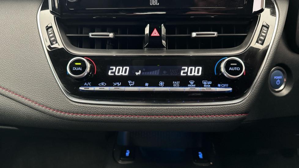 Dual Climate Control / Air Conditioning 