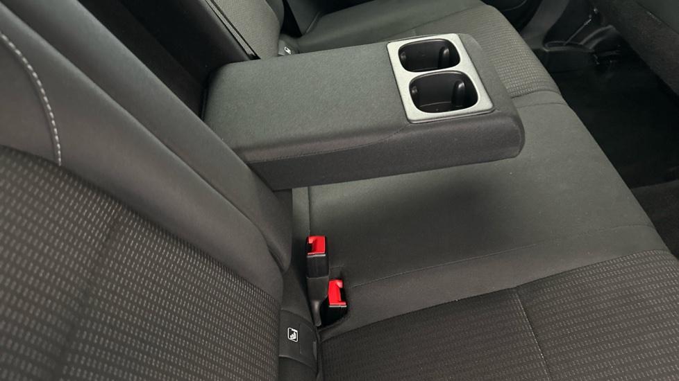 Rear Armrest/ Cup Holder