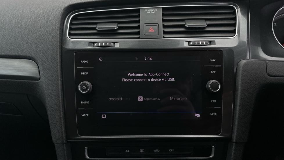 Apple Car Play & Android Auto