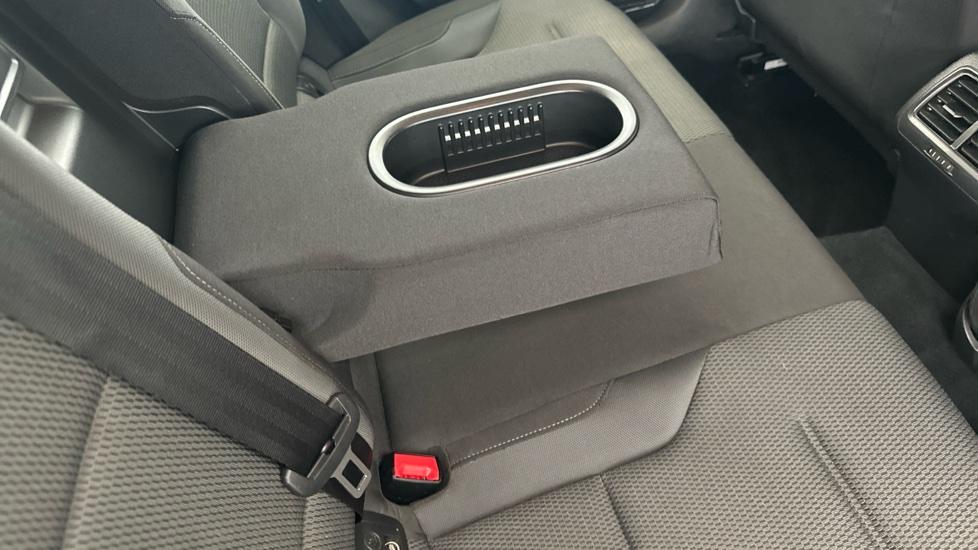 Rear Armrest/ Cup Holder