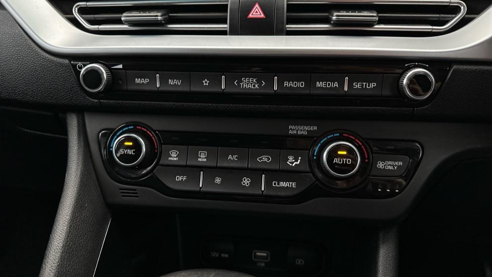 Air Conditioning /Dual Climate Control 