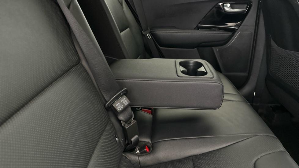 Rear Armrest/ Cup Holder