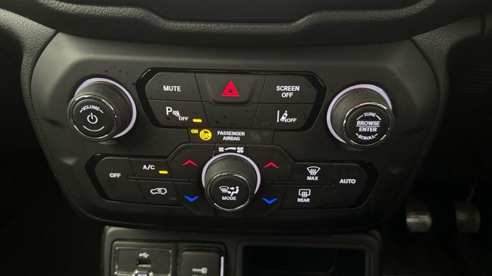 Air Conditioning /Dual Climate Control /Lane Assist 