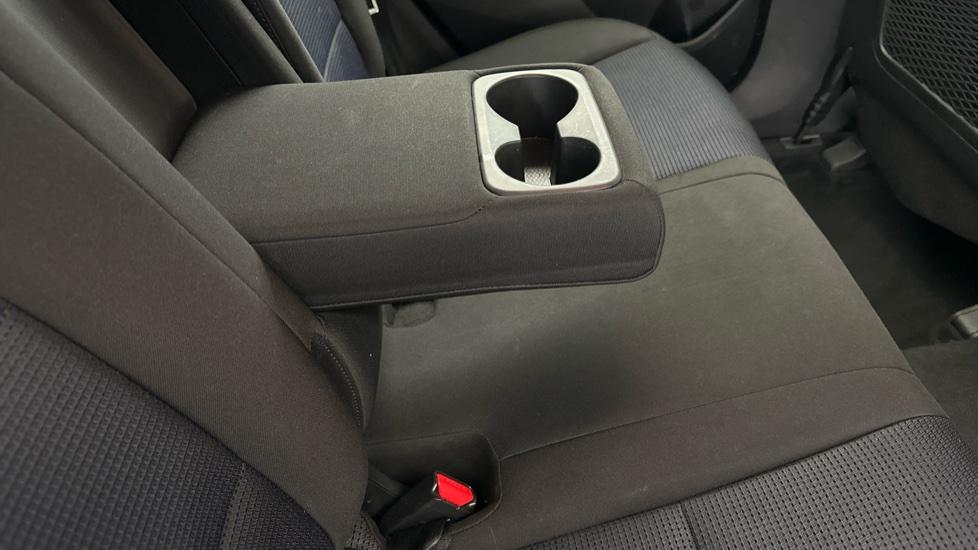 Rear Armrest/ Cup Holder