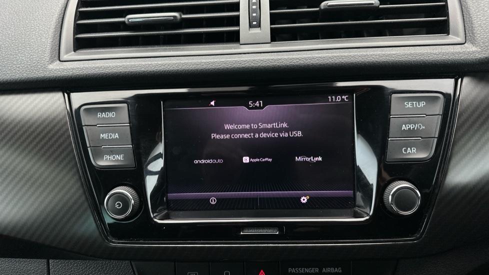 Apple Car Play & Android Auto