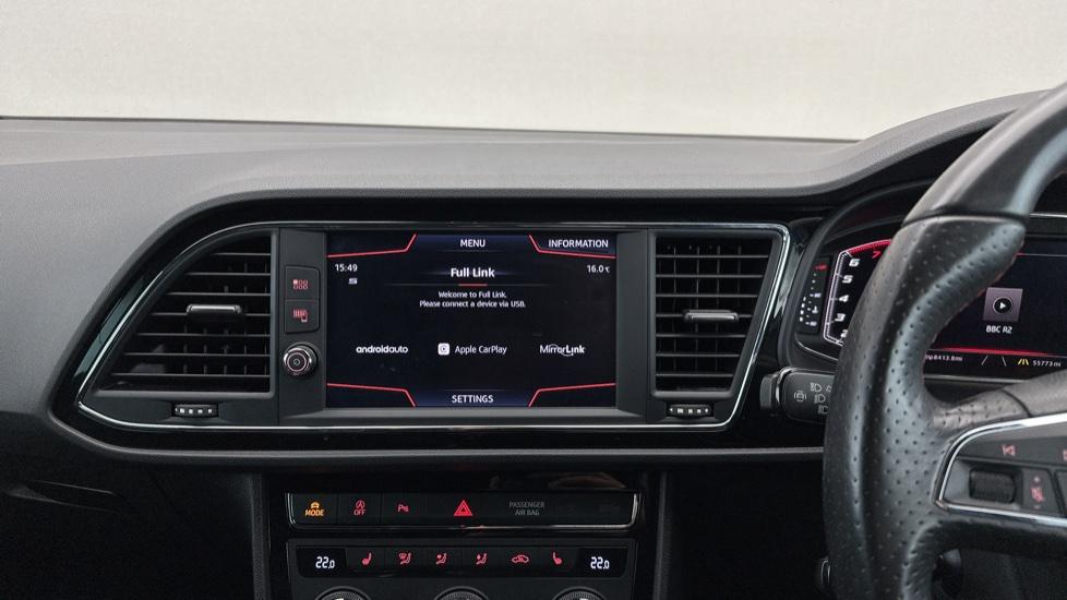 Apple CarPlay/Android Auto 