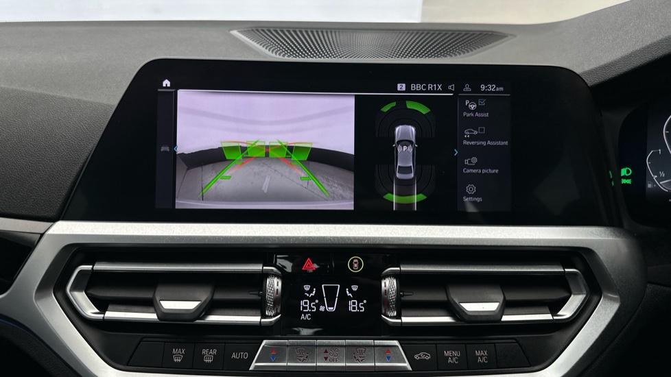 Rear View Camera/Auto Park/Park Pilot 