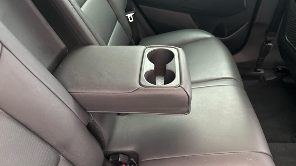 Rear Armrest/ Cup Holder