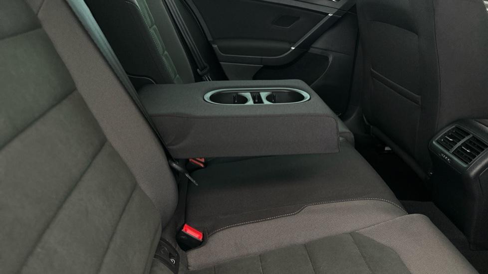 Rear Armrest/ Cup Holder