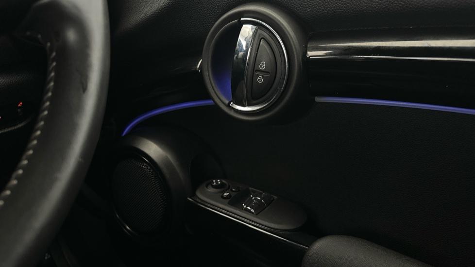 Electric Windows / Wing Mirrors / Ambient Lighting 