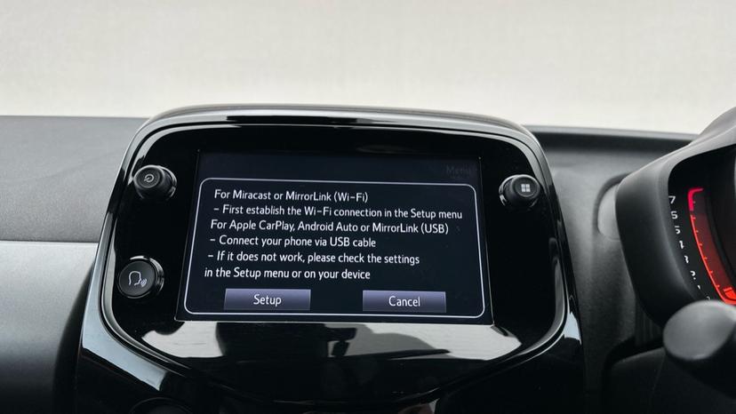 Apple CarPlay/Android Auto 