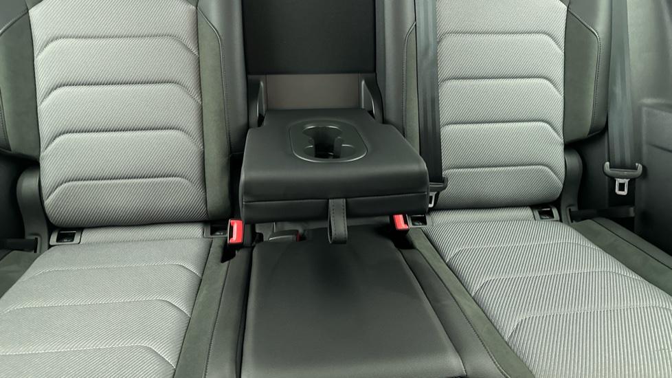 Rear Armrest/ Cup Holder