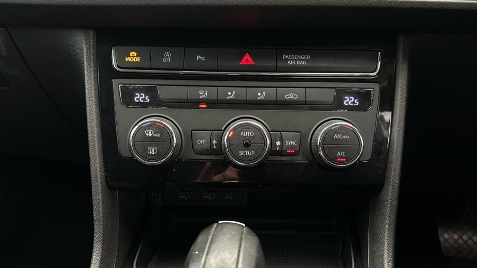 Dual Climate Control / Air Conditioning / Auto Stop/Start