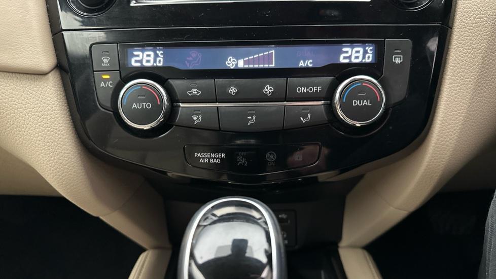 Dual Climate Control / Air Conditioning 