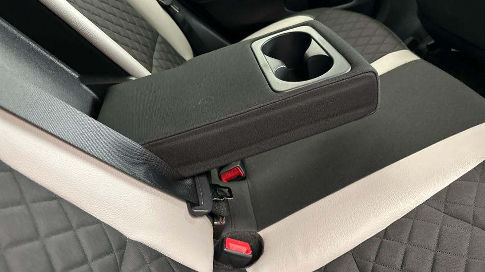 Rear Armrest/ Cup Holder