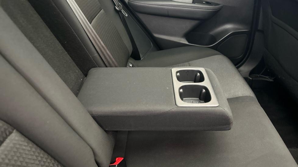 Rear Armrest/ Cup Holder