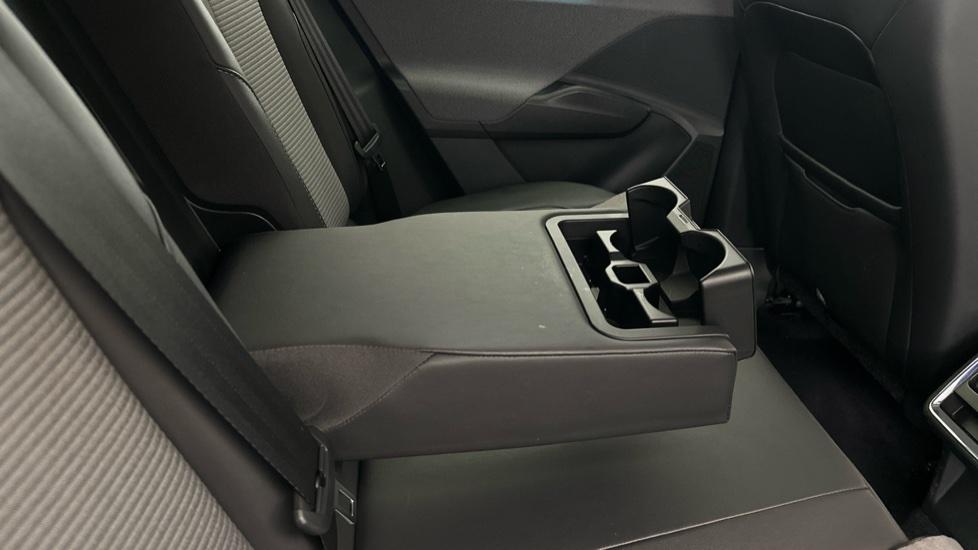 Rear Armrest/ Cup Holder