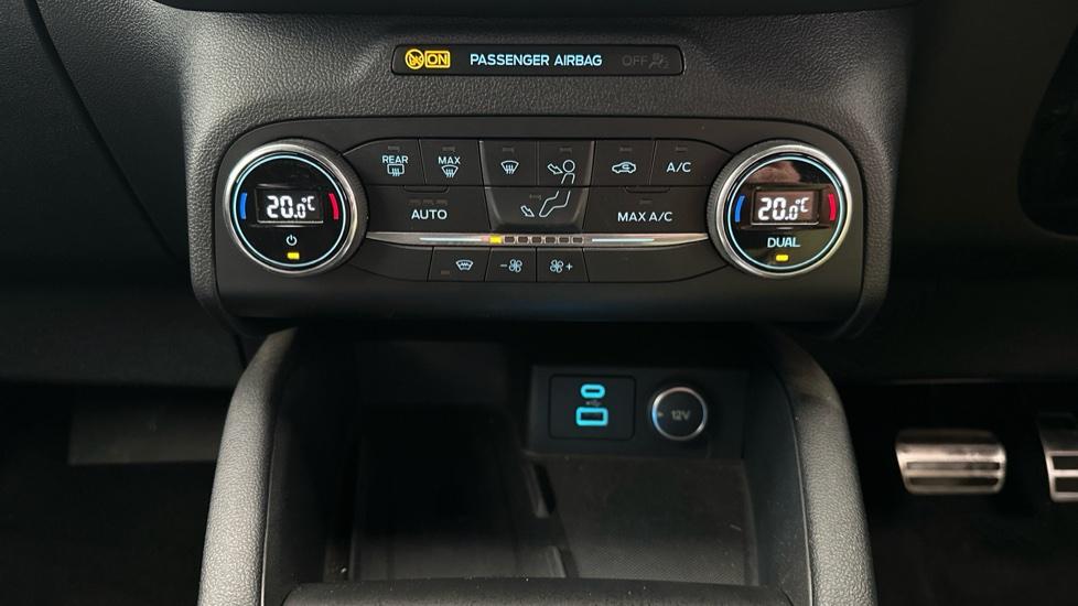 Dual Climate Control / Air Conditioning 