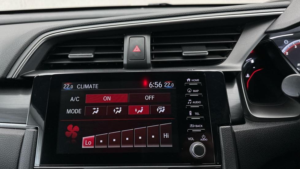 Dual Climate Control  / Air Conditioning 