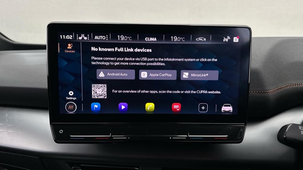 Apple Car Play & Android Auto