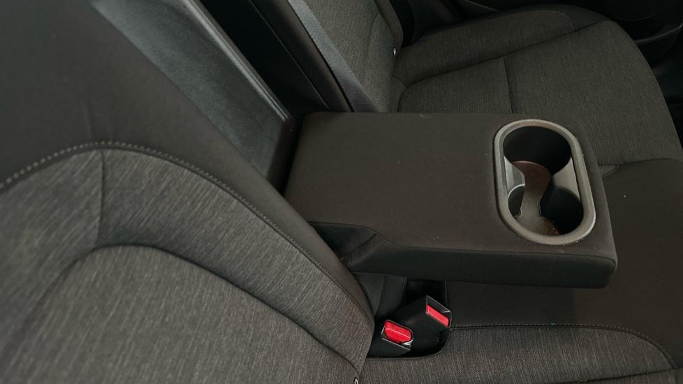 Rear Armrest/ Cup Holder