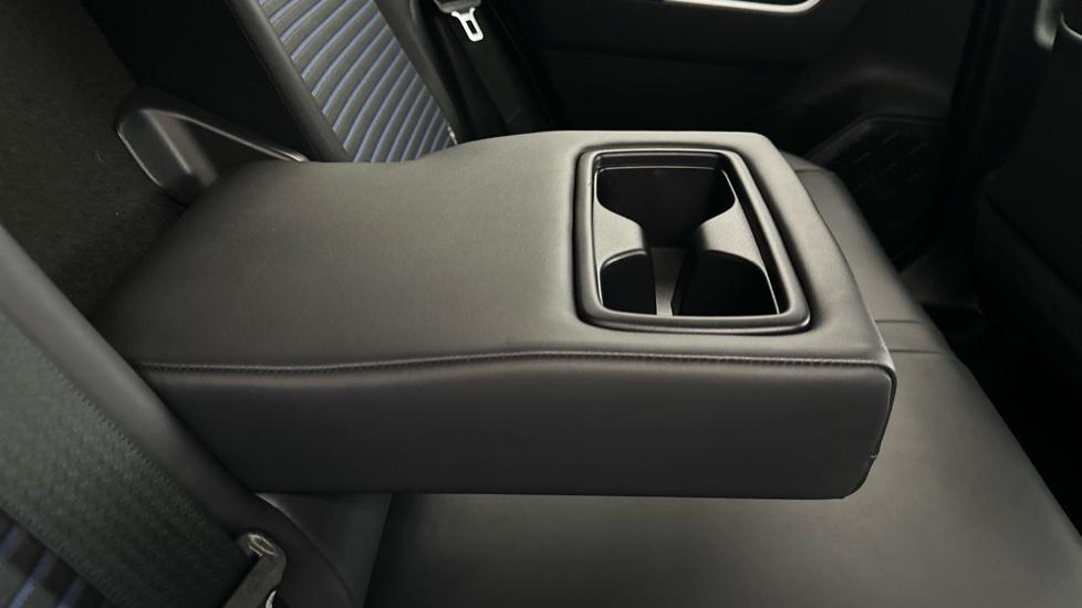 Rear Armrest/ Cup Holder