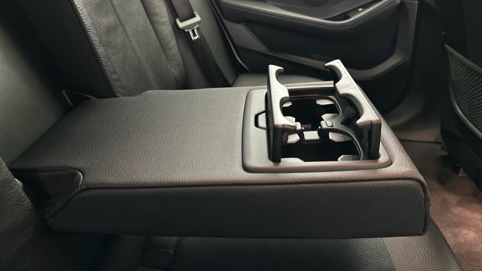 Rear Armrest/ Cup Holder