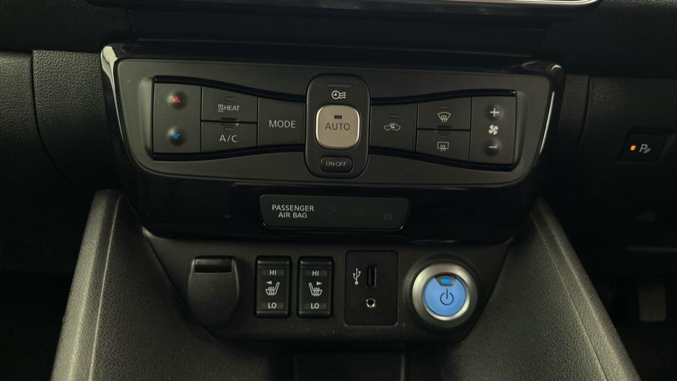 Air Conditioning /Heated Seats 