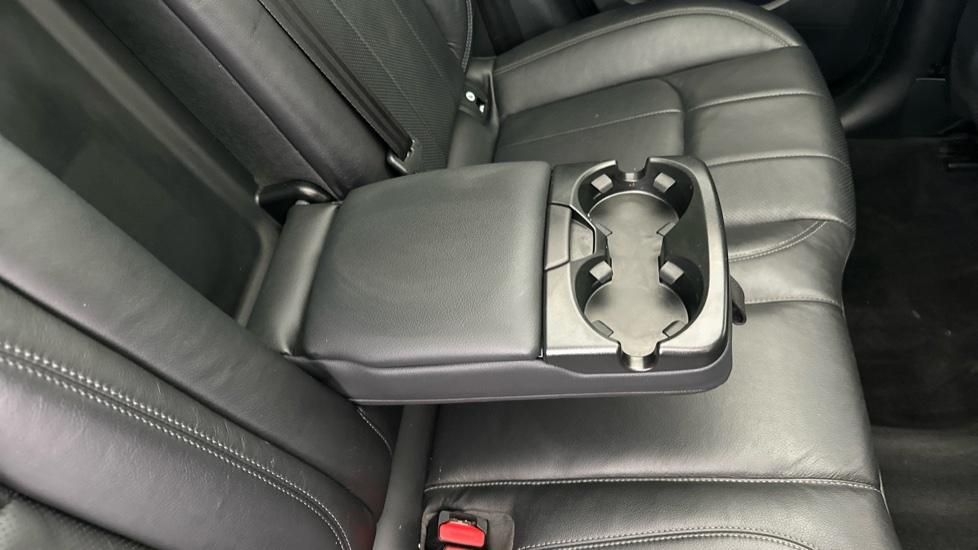 Rear Armrest/ Cup Holder