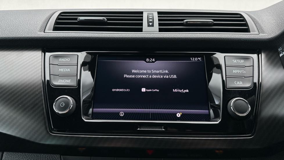 Apple CarPlay/Android Auto 