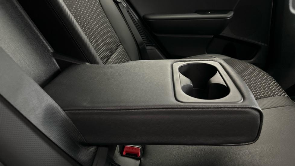 Rear Armrest/ Cup Holder