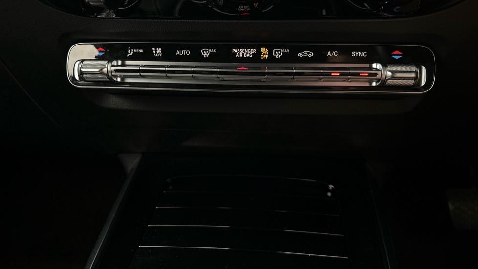  Dual Climate Control / Air Conditioning 