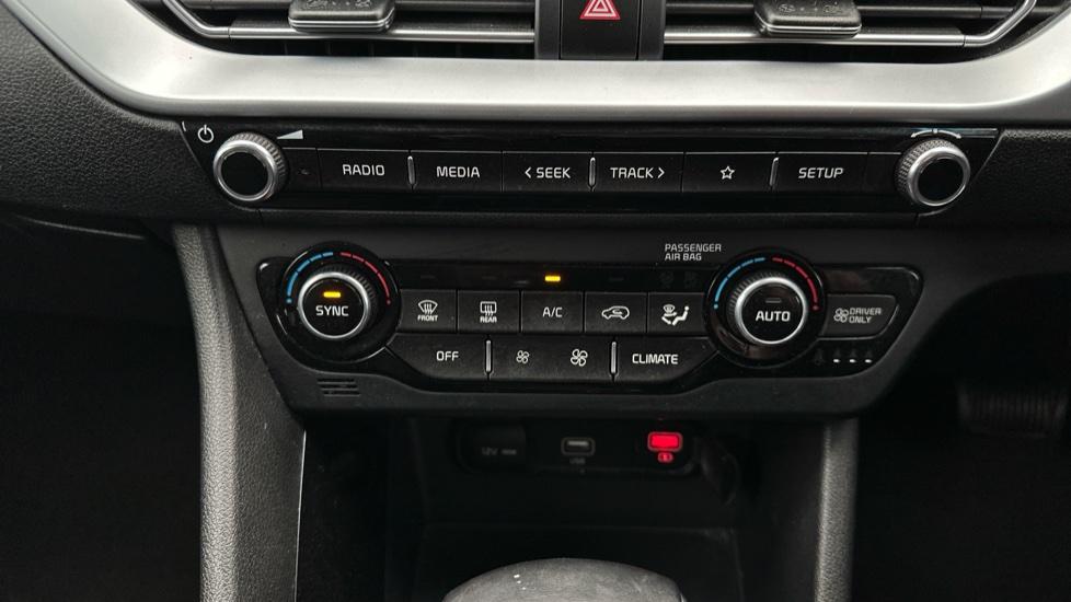 Air Conditioning /Dual Climate Control 