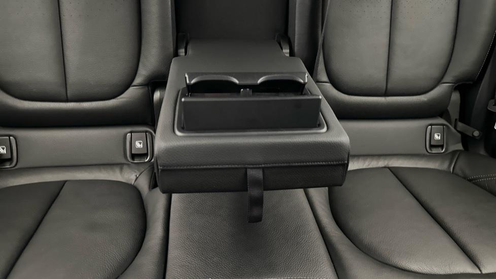 Rear Armrest/ Cup Holder