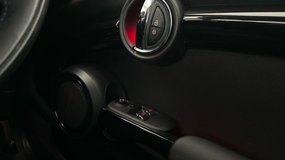 Electric Windows / Wing Mirrors/ Ambient Lighting  