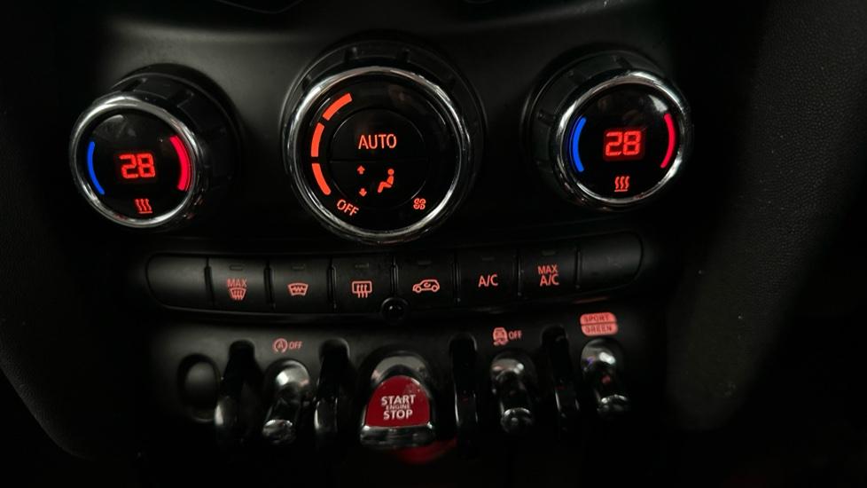 Air Conditioning / Dual Climate Control / Auto Stop/Start 