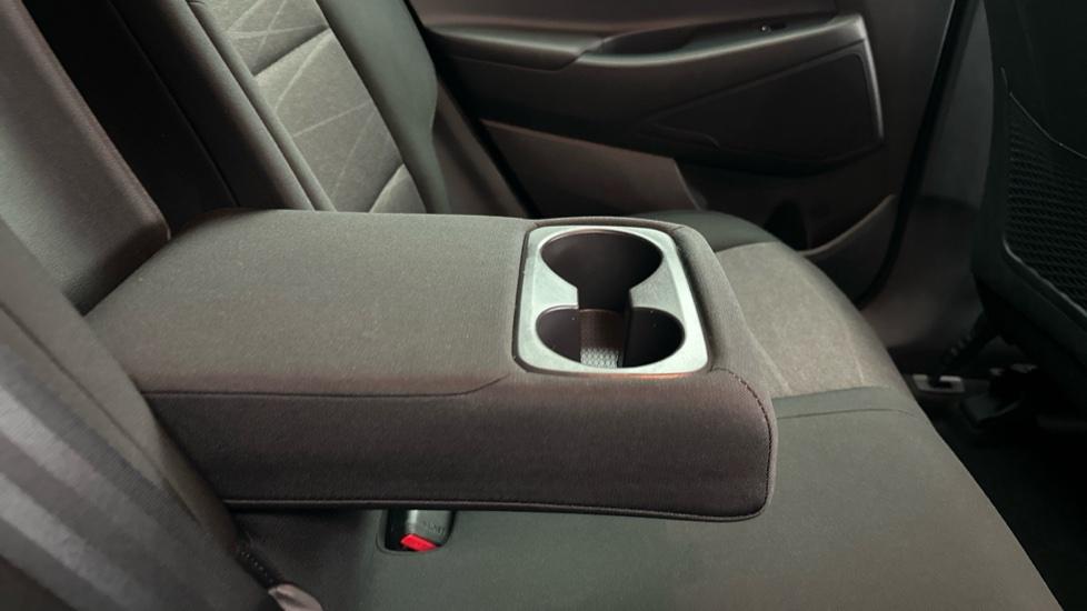 Rear Armrest/ Cup Holder