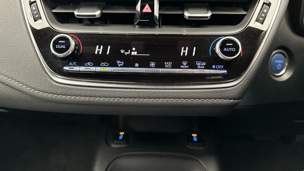 Dual Climate Control / Air Conditioning 